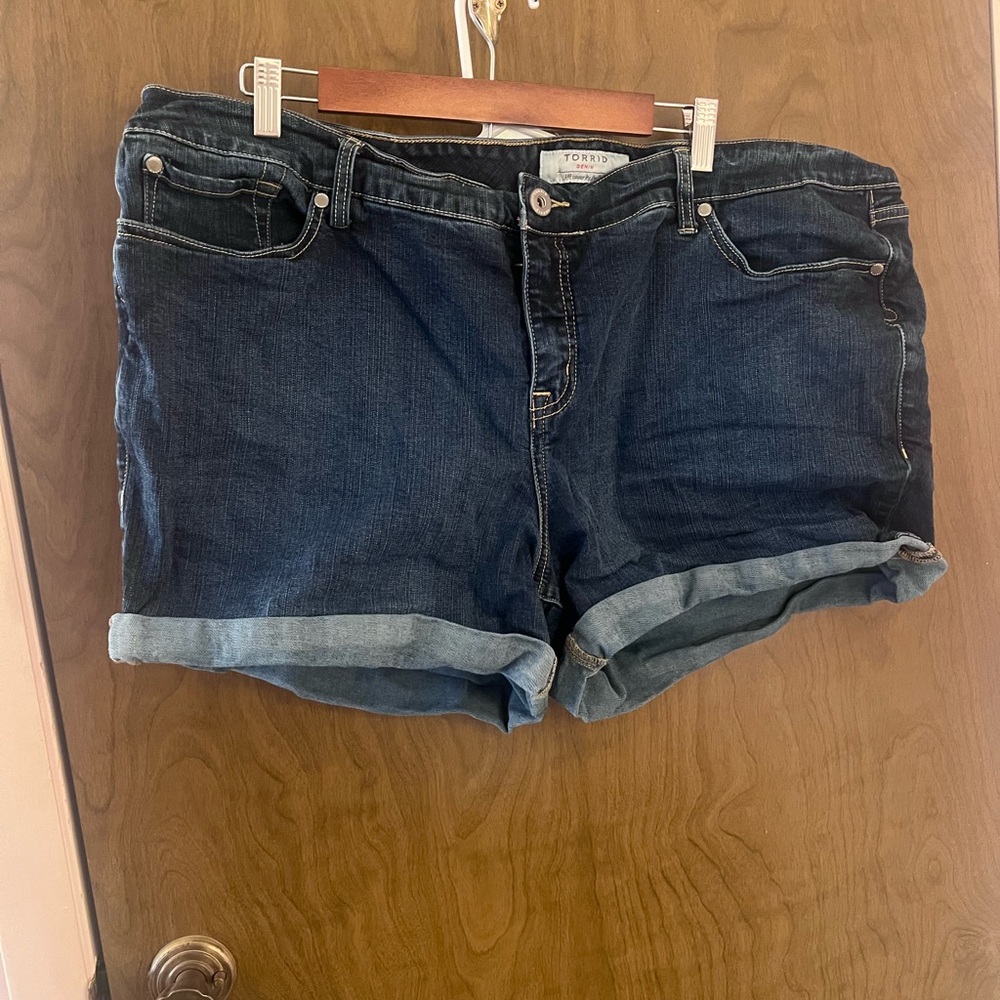 Plus size Torrid Denim Shorts with Cuffed leg in a Dark Wash size 24